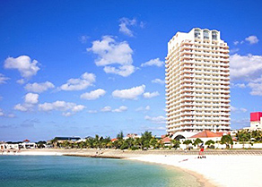 冲绳海滩塔酒店